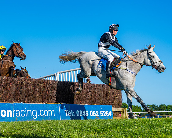 Race 4 - Foxhunters Championship (80 of 175)