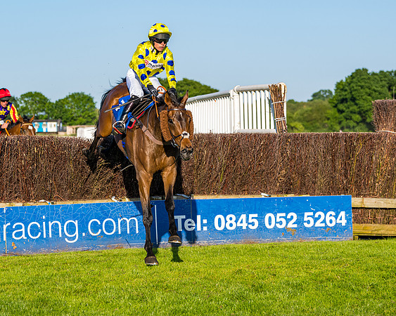 Race 4 - Foxhunters Championship (113 of 175)