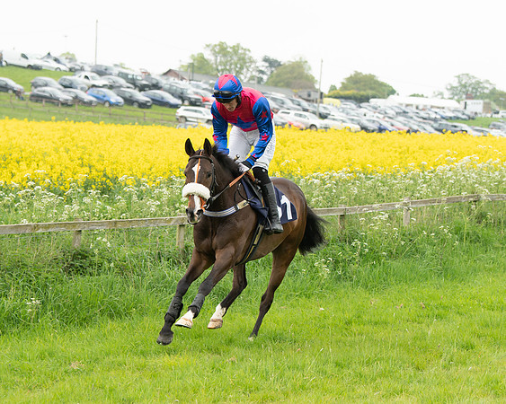Race 2 - Five and Over restricted (21 of 136)