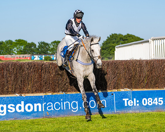 Race 4 - Foxhunters Championship (124 of 175)