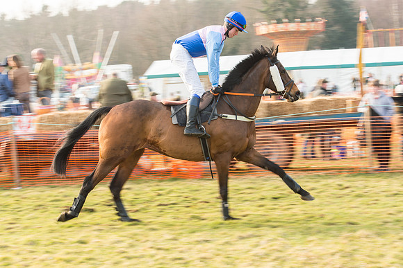 Race 4 - Novice and Veteran Riders (27 of 115).jpg