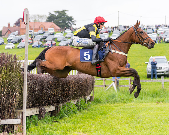 Race 2 - Five and Over restricted (62 of 136)
