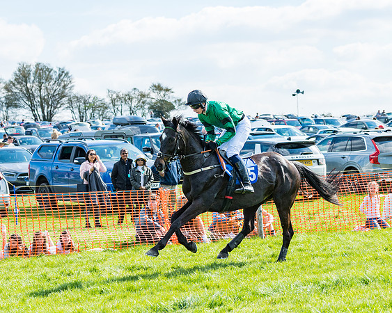 Race 3 -The Richardsons Accountants Conditions Race for Novice Riders  (21 of 154)