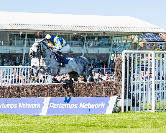 Race 1 - JFF Open Hunter Steeple Chase 2m  (88 of 202)