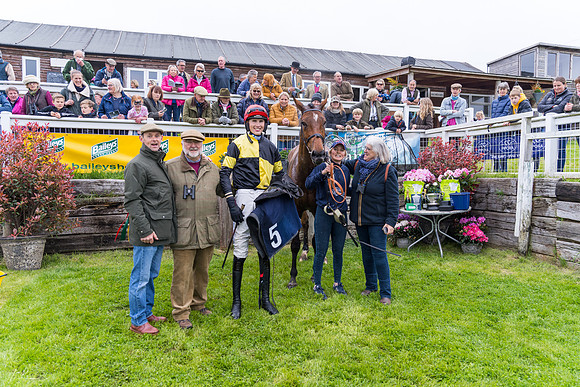 Race 2 - Five and Over restricted (118 of 136)