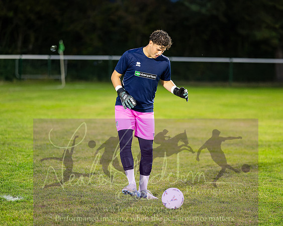 Holmer Green 3 [7]v 3[6] Chesham United (5 of 490)