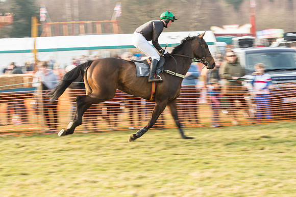 Race 4 - Novice and Veteran Riders (24 of 115).jpg