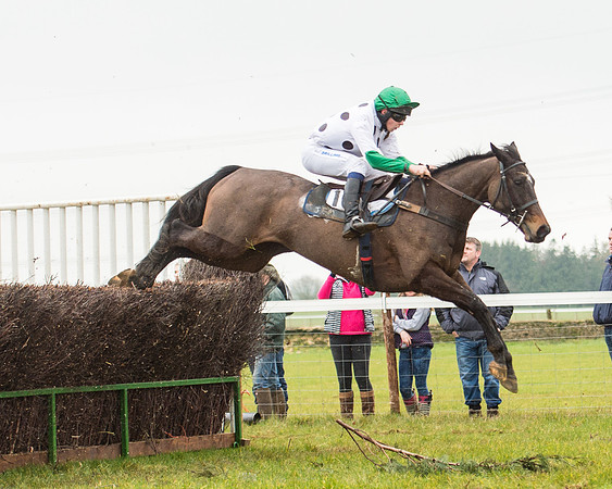 Race 3 - Novice Riders Race (113 of 150).jpg