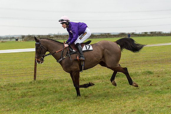 Race 3 - Novice Riders Race (49 of 150).jpg