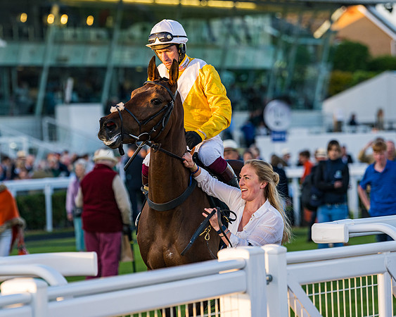 Race 7 - ITM NH Flat Race (54 of 197)