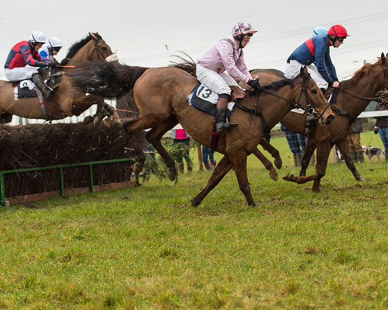 Race 3 - Novice Riders Race (102 of 150).jpg