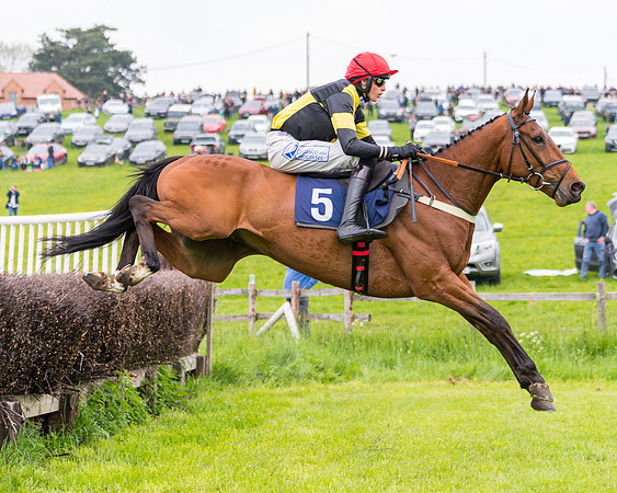Race 2 - Five and Over restricted (63 of 136)