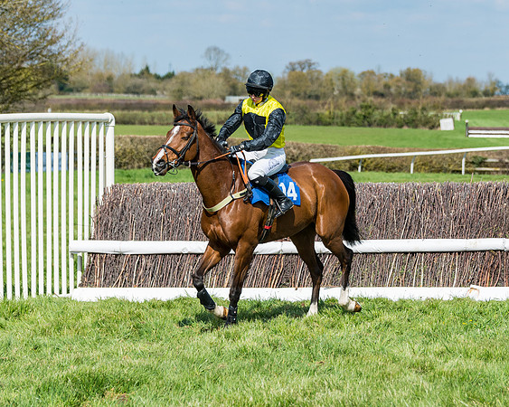 Race 3 -The Richardsons Accountants Conditions Race for Novice Riders  (50 of 154)