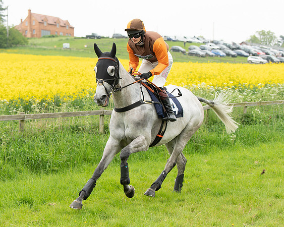Race 2 - Five and Over restricted (30 of 136)