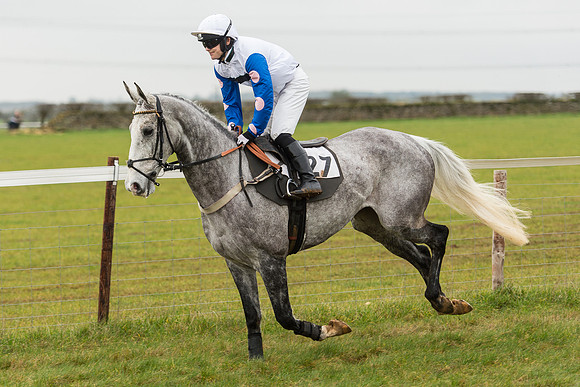 Race 3 - Novice Riders Race (53 of 150).jpg