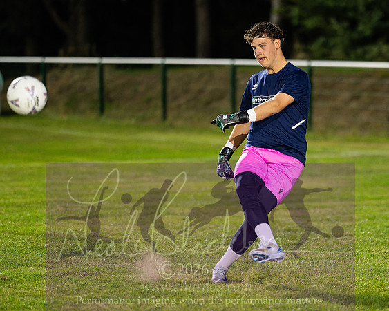 Holmer Green 3 [7]v 3[6] Chesham United (9 of 490)