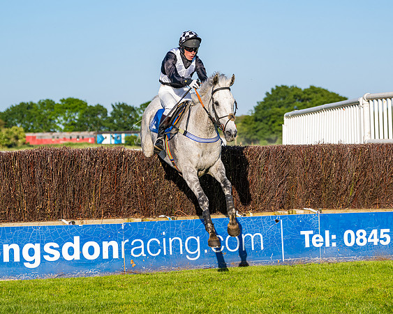 Race 4 - Foxhunters Championship (123 of 175)