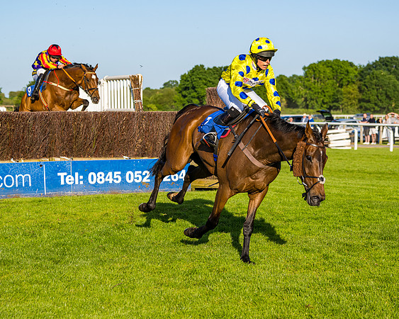 Race 4 - Foxhunters Championship (115 of 175)
