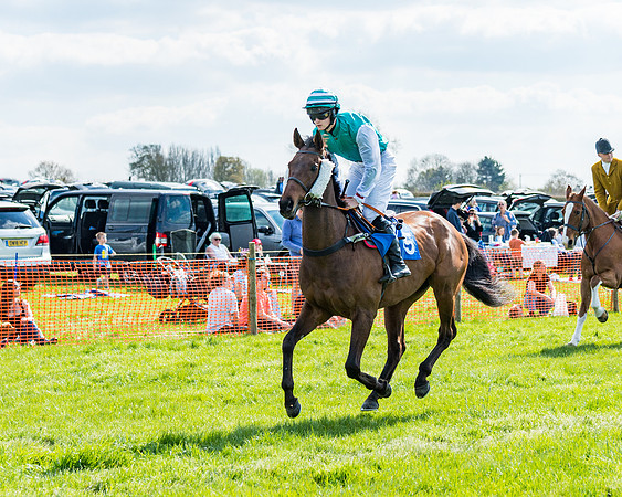 Race 3 -The Richardsons Accountants Conditions Race for Novice Riders  (5 of 154)
