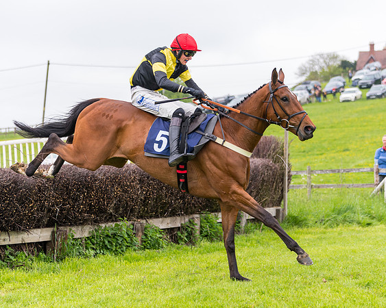 Race 2 - Five and Over restricted (92 of 136)