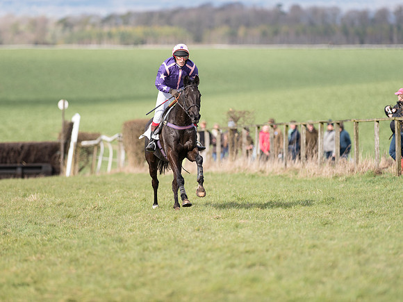Race 4 - Novice and Veteran Riders race (36 of 46).jpg