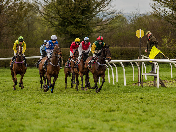 Race 1 - Confined Hunts (51 of 118).jpg