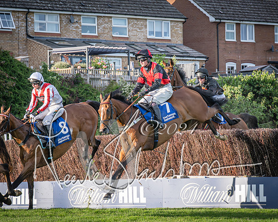 Race 4 - Peretemps Stratford Foxhunters (74 of 168)