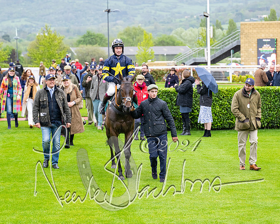 Race 5 - Mares Open  (83 of 129)