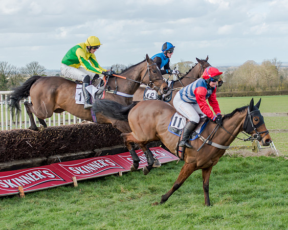 Race 1 - 2m4f Young Horse Maiden (90 of 153)