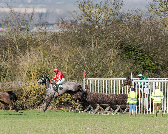 Race 1 - 2m4f Young Horse Maiden (105 of 153)