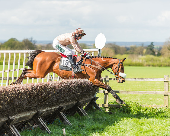 Race 1 - Confined Hunts Race-101