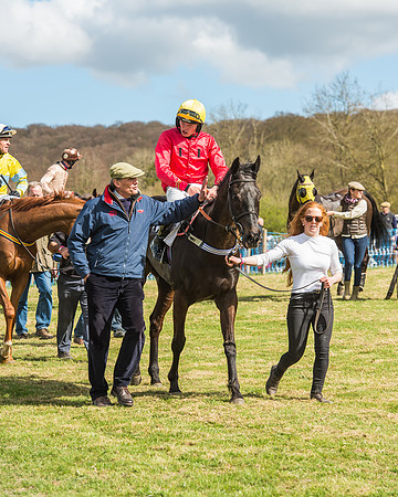 Race 1 - Confined Hunts Race-111