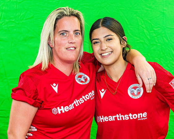 Ladies - Green Screen  (4 of 131)
