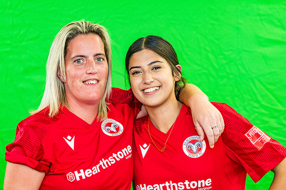 Ladies - Green Screen  (3 of 131)
