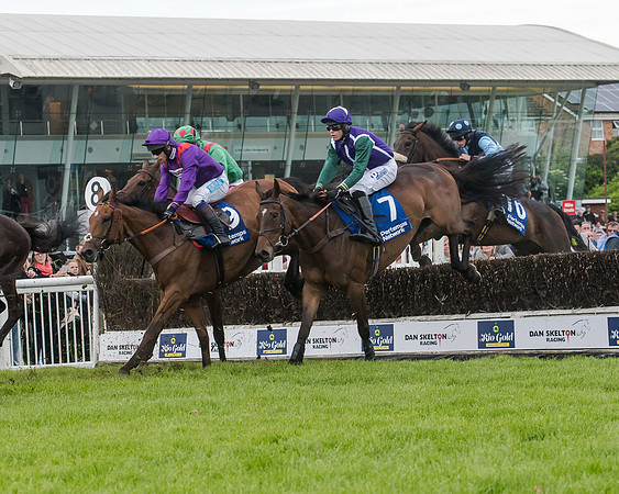 Race 5 - Pretemps Stratford Foxhunters (105 of 220)