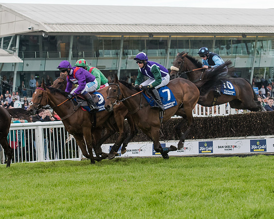 Race 5 - Pretemps Stratford Foxhunters (106 of 220)