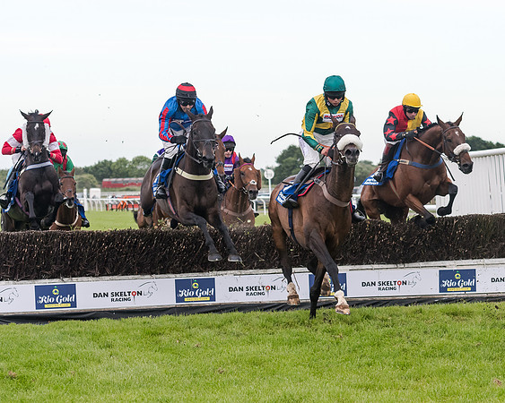 Race 5 - Pretemps Stratford Foxhunters (119 of 220)