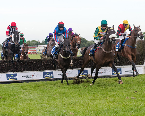 Race 5 - Pretemps Stratford Foxhunters (121 of 220)