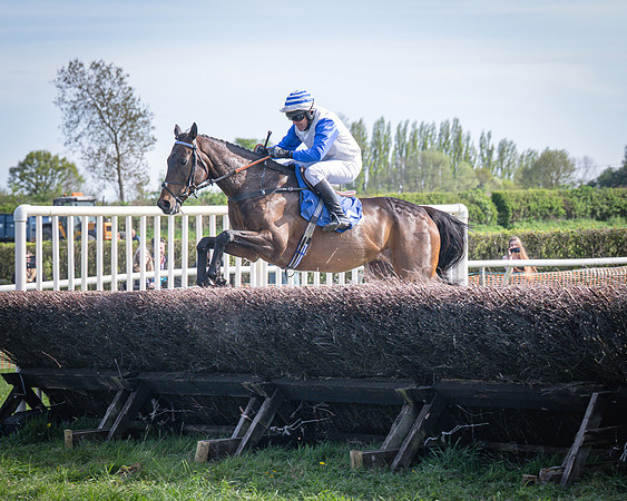 Race 6 - The Fantham family Kimblewick Berks and Bucks Oakley Hunt members and subscribers race (18 of 64)