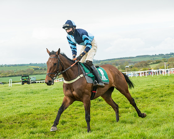 Race 6  - Maiden Div 1  (4 of 126)