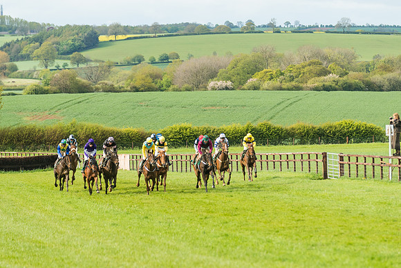 Race 6  - Maiden Div 1  (65 of 126)