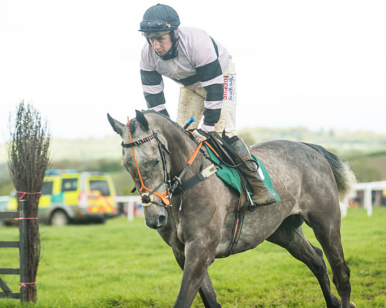 Race 6  - Maiden Div 2 (81 of 207)