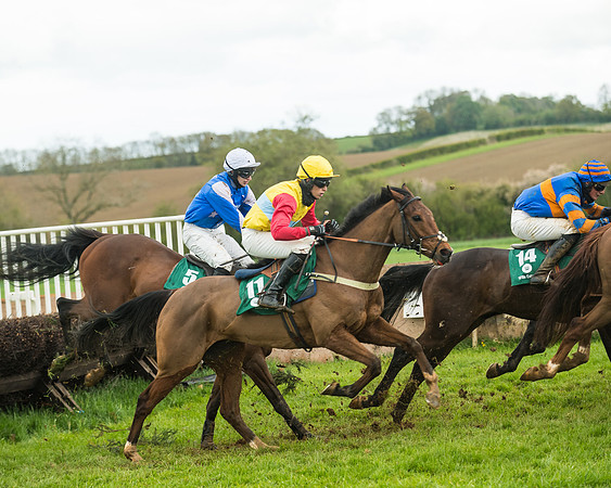 Race 6  - Maiden Div 2 (107 of 207)
