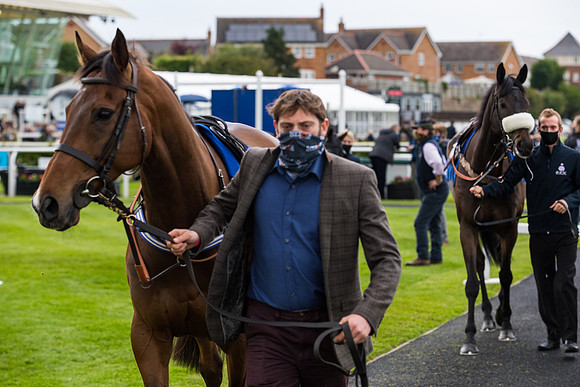 Race 4 - Pretemps Stratford Foxhunters (13 of 106)