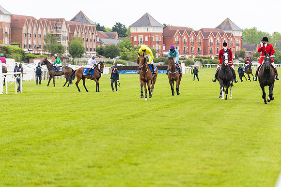 Race 4 - Pretemps Stratford Foxhunters (19 of 106)