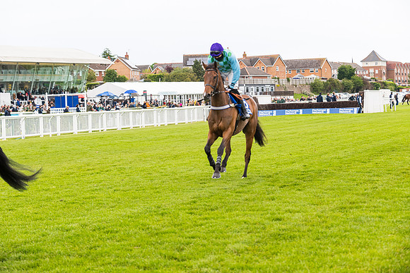 Race 4 - Pretemps Stratford Foxhunters (21 of 106)