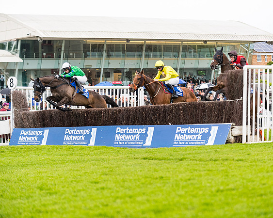 Race 4 - Pretemps Stratford Foxhunters (40 of 106)