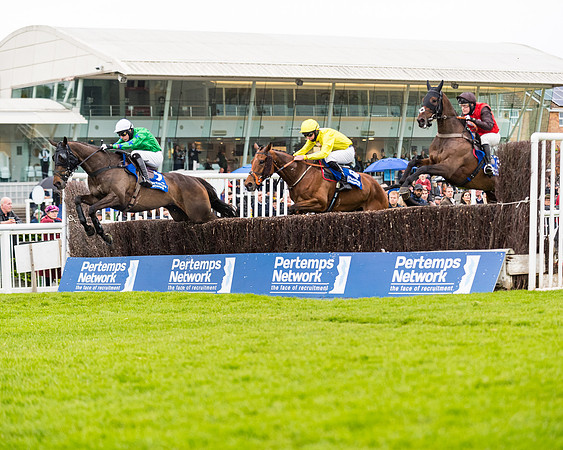 Race 4 - Pretemps Stratford Foxhunters (41 of 106)
