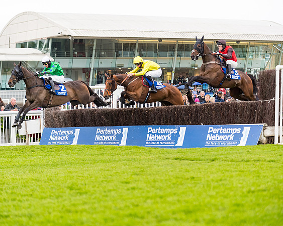 Race 4 - Pretemps Stratford Foxhunters (42 of 106)