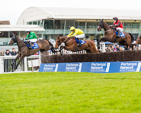 Race 4 - Pretemps Stratford Foxhunters (43 of 106)